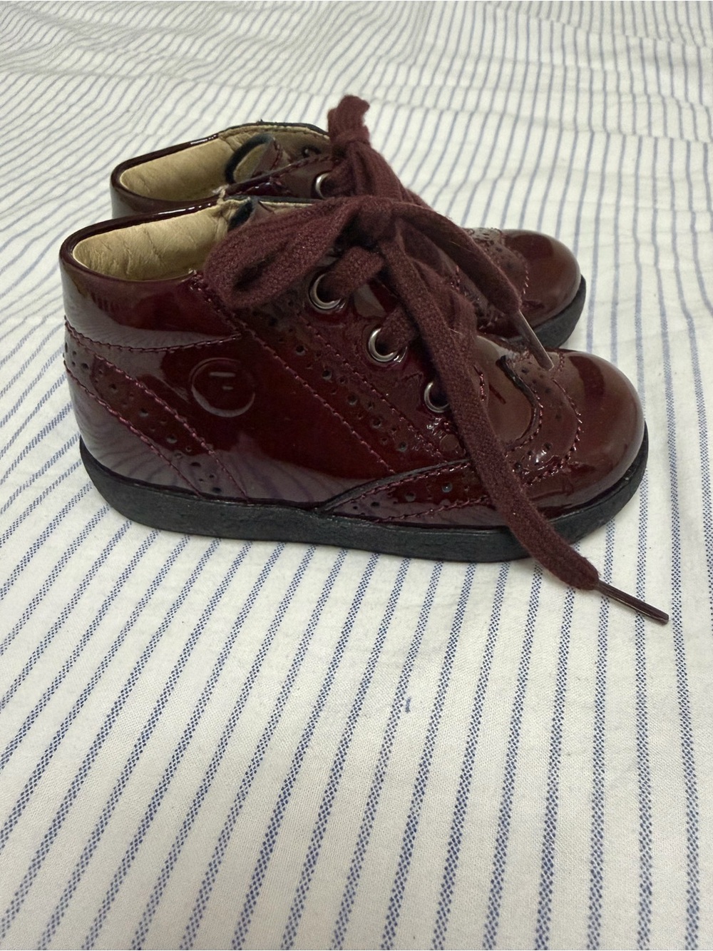 Toddler Lace-Up Patent Leather Shoes in Burgundy